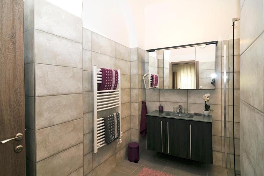 Silver Apartment *