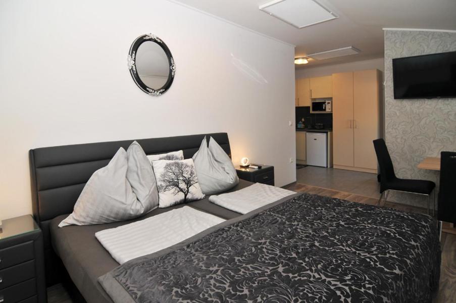 Silver Apartment