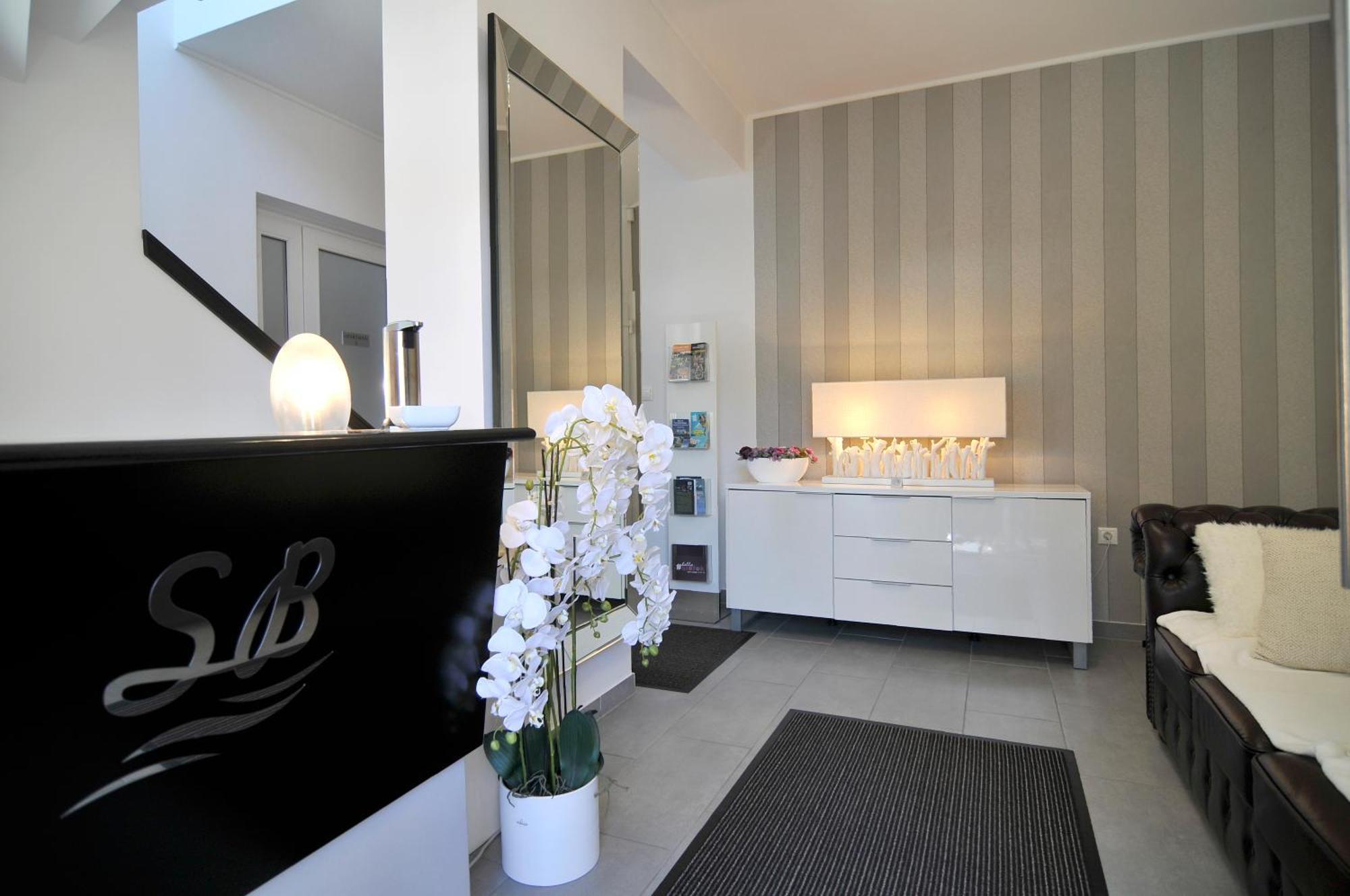 Apartment Silver