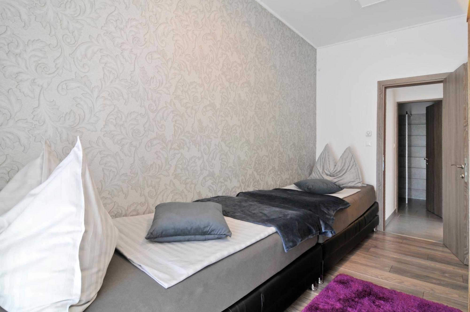 Apartment Silver *