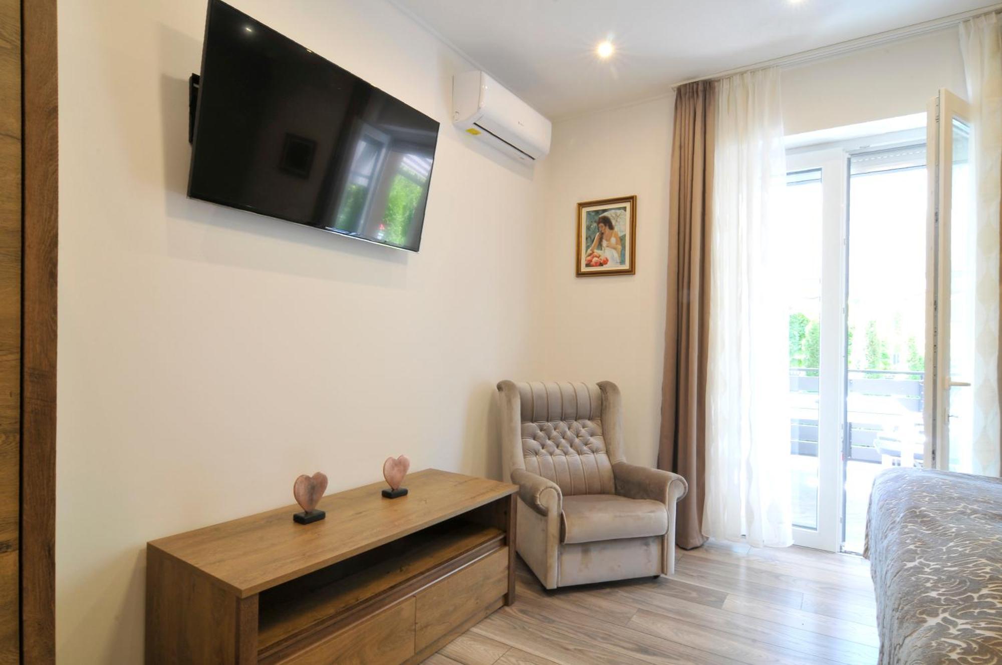 Silver Apartment